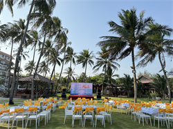 Tiệc trên bãi cỏ  7